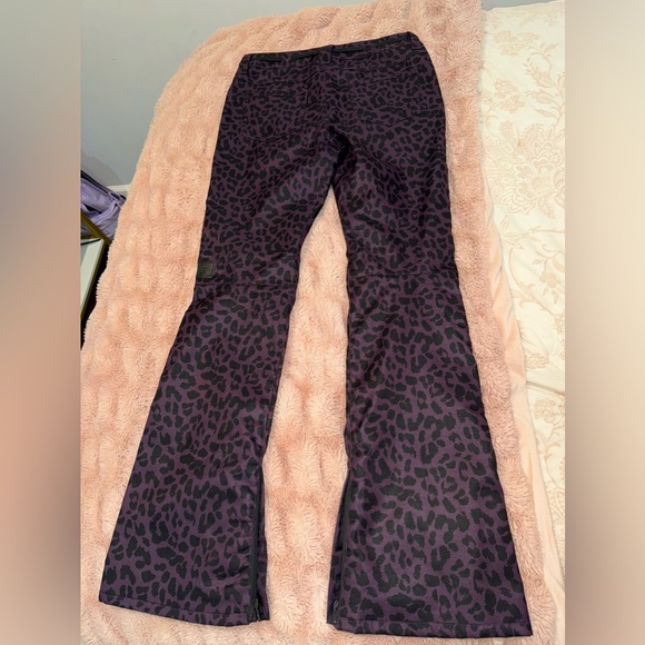 dark purple flared leopard print snow pants
never been worn - Picture 2 of 8